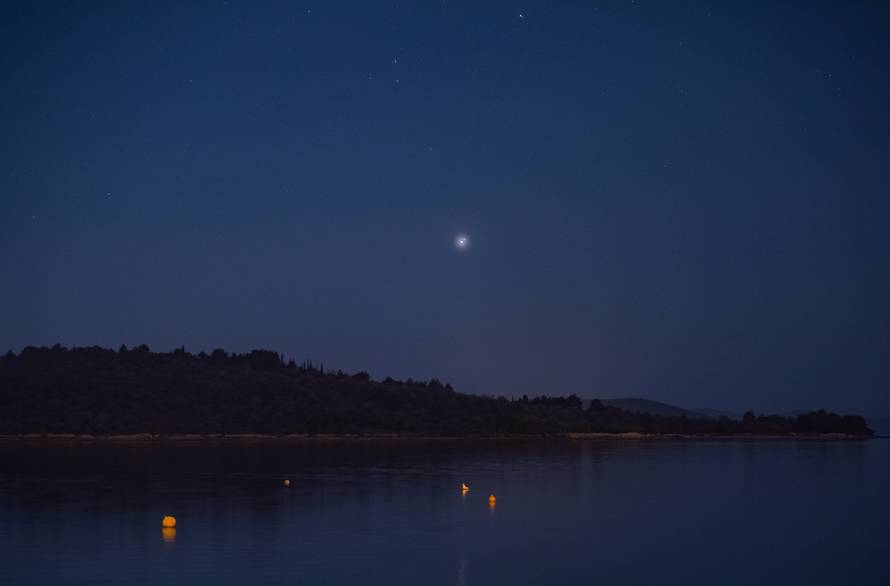 Na nebu se danas pojavila 'Božićna zvijezda', konjukcija Jupitera i Saturna