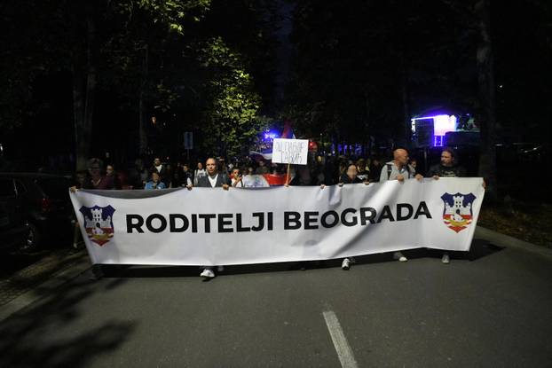 Zajednički prosvjed Osnovne škole "Pavle Savić", Pete beogradske gimnazije i Zrakoplovne akademije u Mirijevu