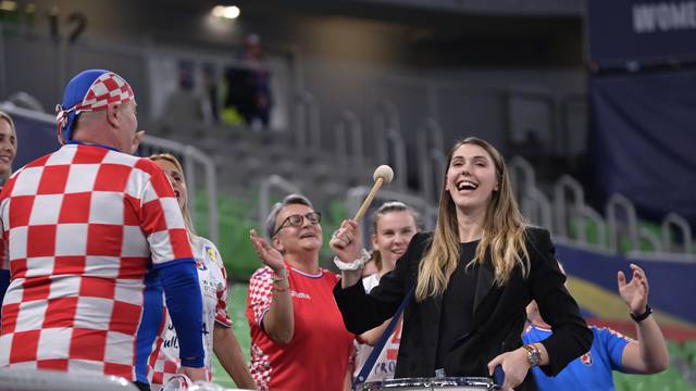 Ljubljana: Najbolja hrvatska rukometašica Ćamila Mičijević zbog ozljede Europsko prvenstvo prati s tribine kao navijačica