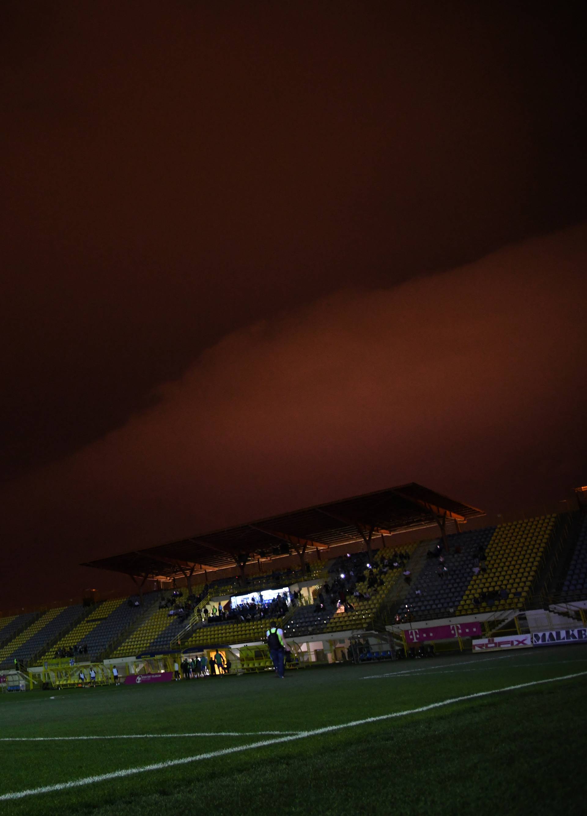 ZapreÅ¡iÃ¦: Dolazak olujnog nevremena rezultirao nestankom struje  tijekom utakmice HNL-a