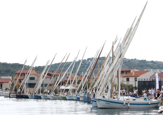 FOTO Čuvari stoljetne tradicije: Drveni brodovi utrkivali se na 'Regati za dušu i tilo' u Betini