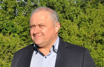 Ovo je načelnik općine kod Križevaca s 4000 stanovnika. On ima plaću preko 3000 eura