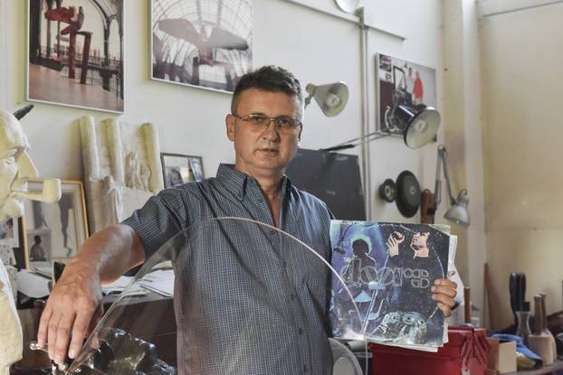 Nakon 37 godina prona?ena ukradena bista Jima Morrisona koju je napravio hrvatski kipar Mladen Mikulin (arhiva)