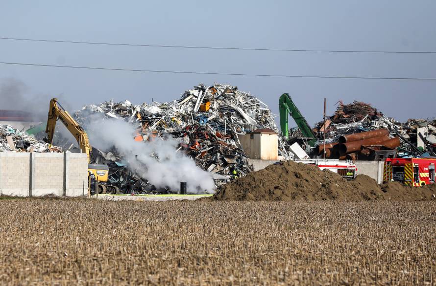Požar na odlagalištu otpada kod Dugog Sela