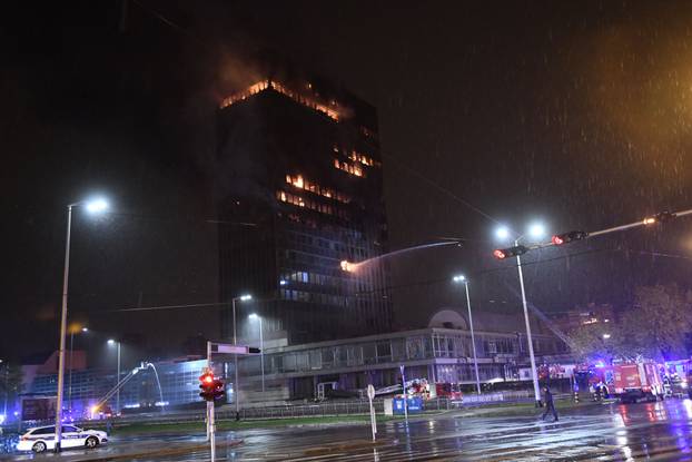 Zagreb: Pozar u Vjesnikovom neboderu