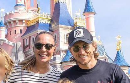 Luka Modrić s obitelji se opušta u Disneylandu: 'Sjajno vrijeme'