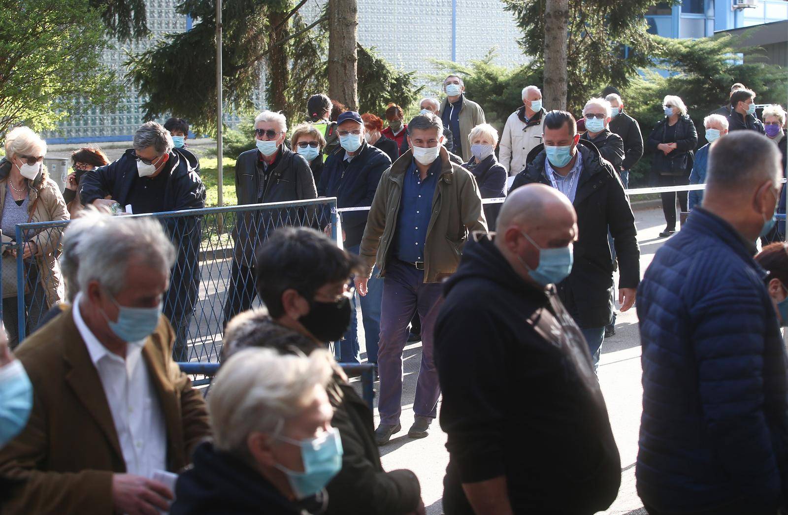 Masovno cijepljenje protiv korone se nastavlja, gužva na Zagrebačkom velesajmu