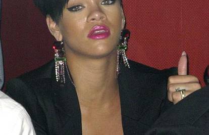 Rihanna: Iako me je Chris pretukao, još uvijek mi fali