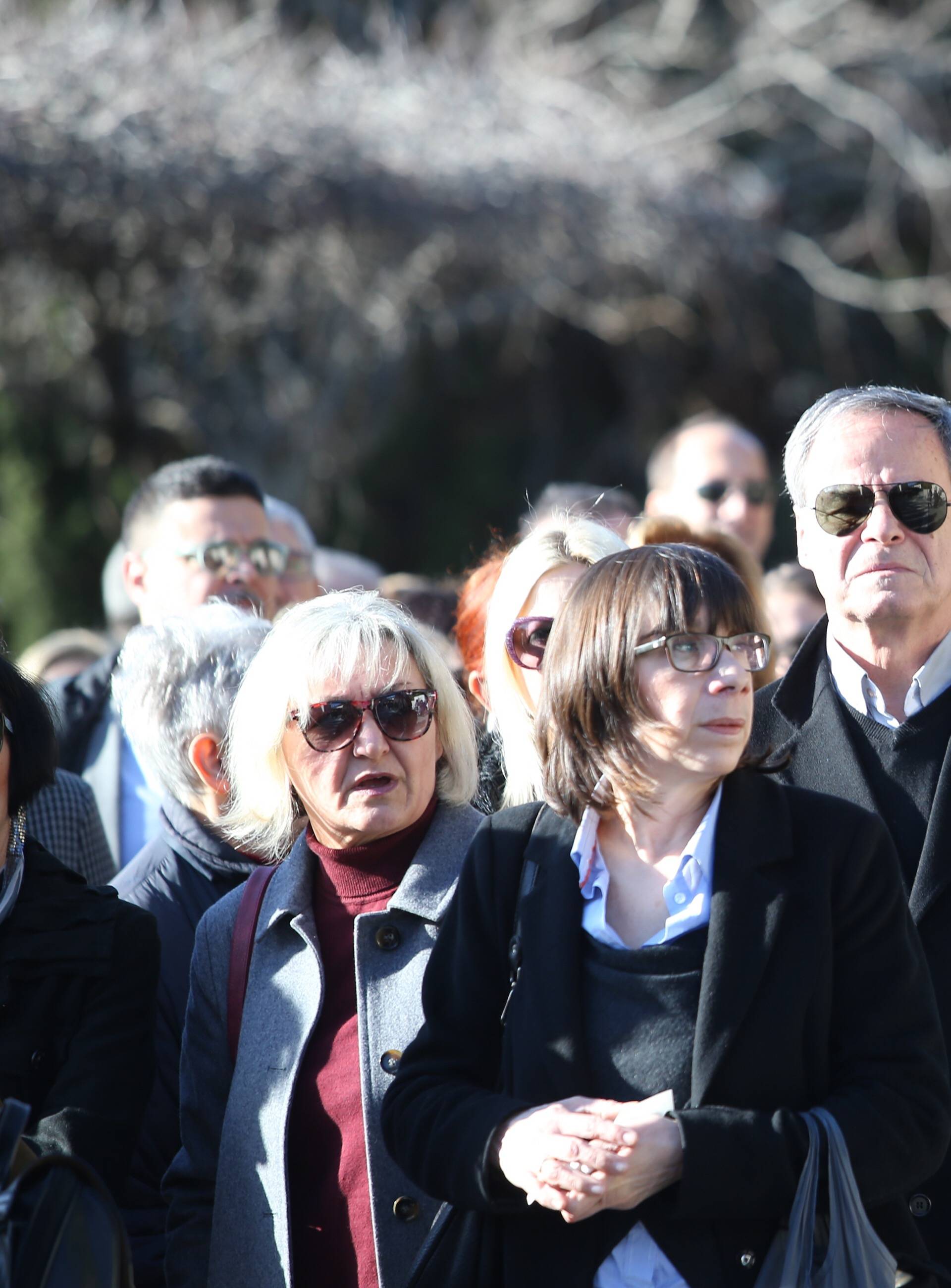 Tisuće ljudi oprostilo se od Predraga Lucića na Lovrincu