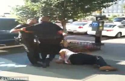 Dobar i loš policajac: Uhićenik urla od bolova, a oni se prepiru
