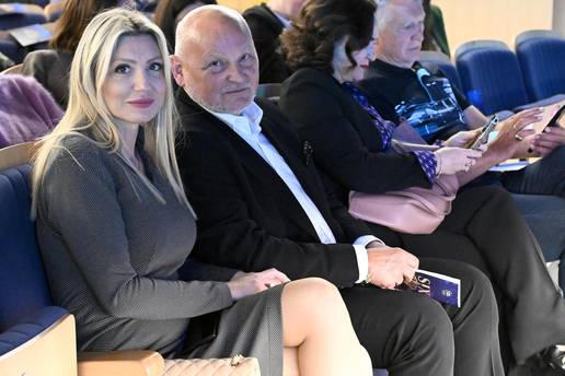 Zlatko Mate&scaron;a ljubi 30 godina mla&dstrok;u sveu&ccaron;ili&scaron;nu profesoricu. Pro&scaron;la je i obiteljsku tragediju