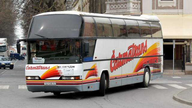 Bjelovar: Školarci iz okolnih mjesta u školu dolaze autobusnim ili željezni?kim prijevozom