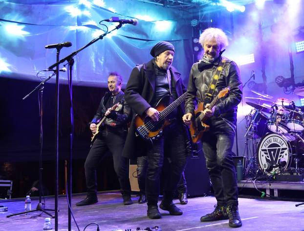 Šibenik: Šibenska Adventura zapo?ela koncertom Parnog valjka u perivoju Roberta Visianija