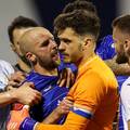 FOTO Žestoki derbi: Šamaranje, eurogolovi, baklje... Pogledajte kaos i reakcije igrača u Zagrebu