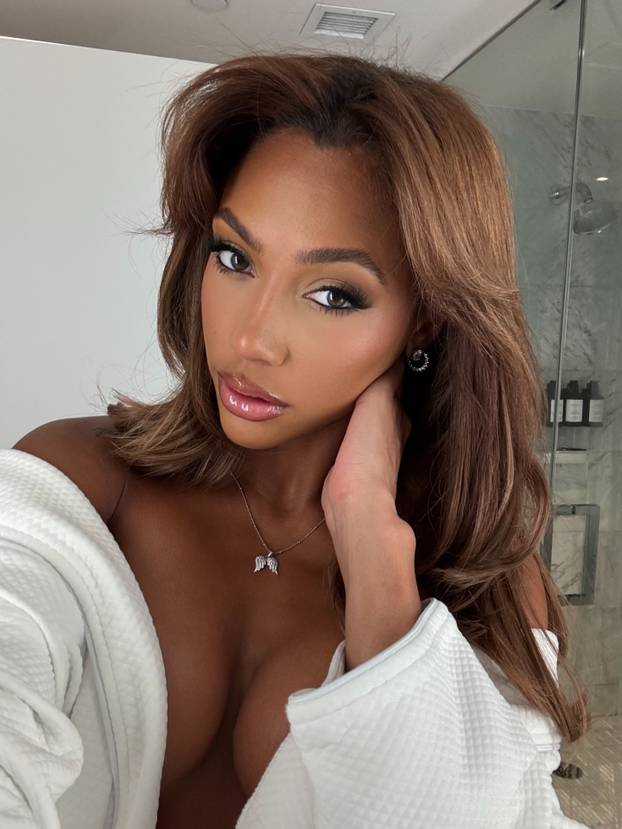 FOTO Košarkašica se skinula za Playboy, a karijera joj tone...