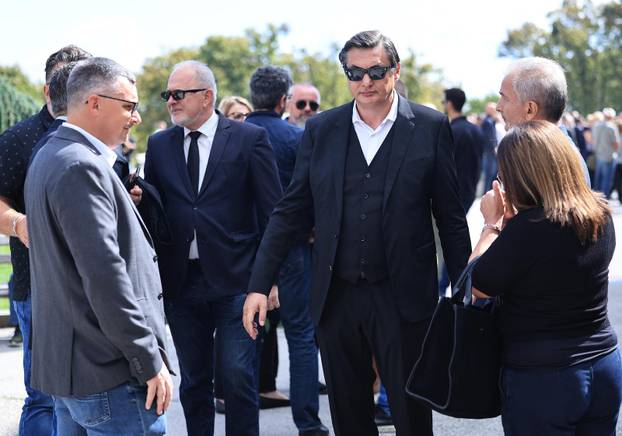 Zagreb: Posljedni ispraćaj novinara Roberta Valdeca 