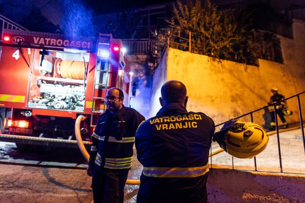 Solin Tjekom noći izbio požar u Ninčevićima nedaleko od Solina