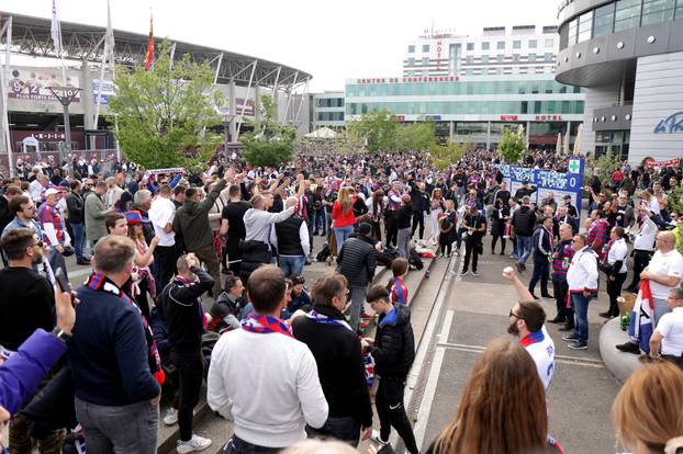 Ženeva: Atmosfera ispred stadiona uoči početka finalne utakmice Lige prvaka mladih