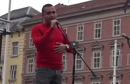 Otac dječaka vrtićke dobi na prosvjedu u Zagrebu rasplakao okupljene: 'Tatu za ministra!'