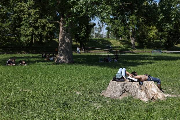 Zagreb: Pripreme za Trnjanske kresove