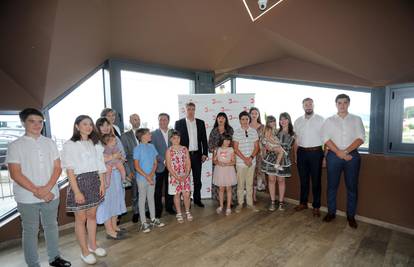 Milanović čestitao vrbničkoj obitelji Toljanić na nagradi za Europsku veliku obitelj godine
