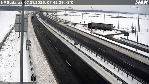 FOTO Autoceste diljem Hrvatske zametene snijegom, pogledajte