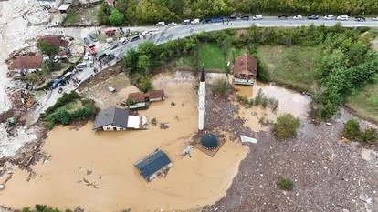 FOTO Jablanica, dan poslije: Ovo su prizori užasa iz zraka, kamenje je zatrpalo kuće