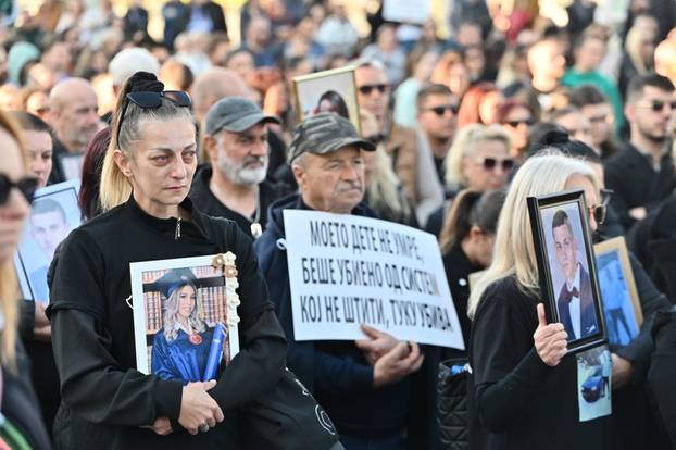 Skoplje. Prije početka suđenja za požar u diskoteci Pulse u Kočanima održan je prosvjed Marš anđela