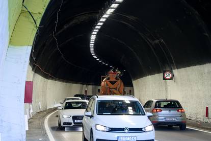 FOTO Prije roka u promet pušten obnovljeni tunel Marjan