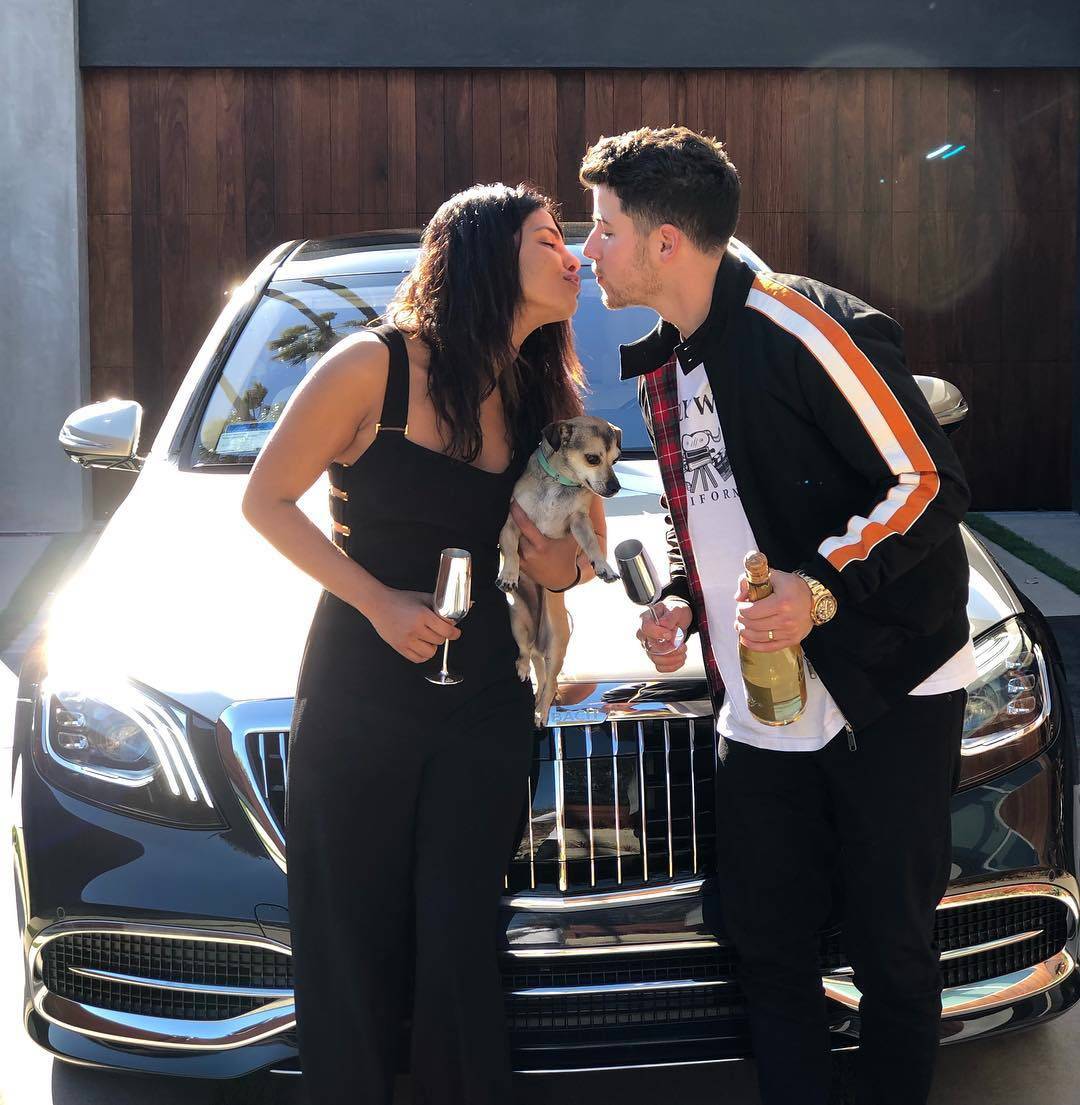 Nick Jonas Priyanki poklonio auto: Iskeširao 1,5 milijuna kn