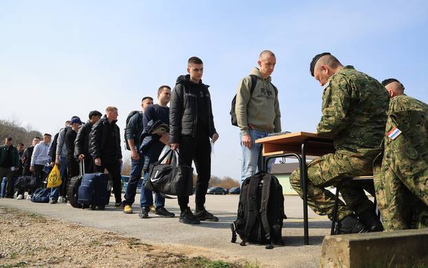 Ministar Anušić i general Kundid na prvom danu TVO-a na Slunju