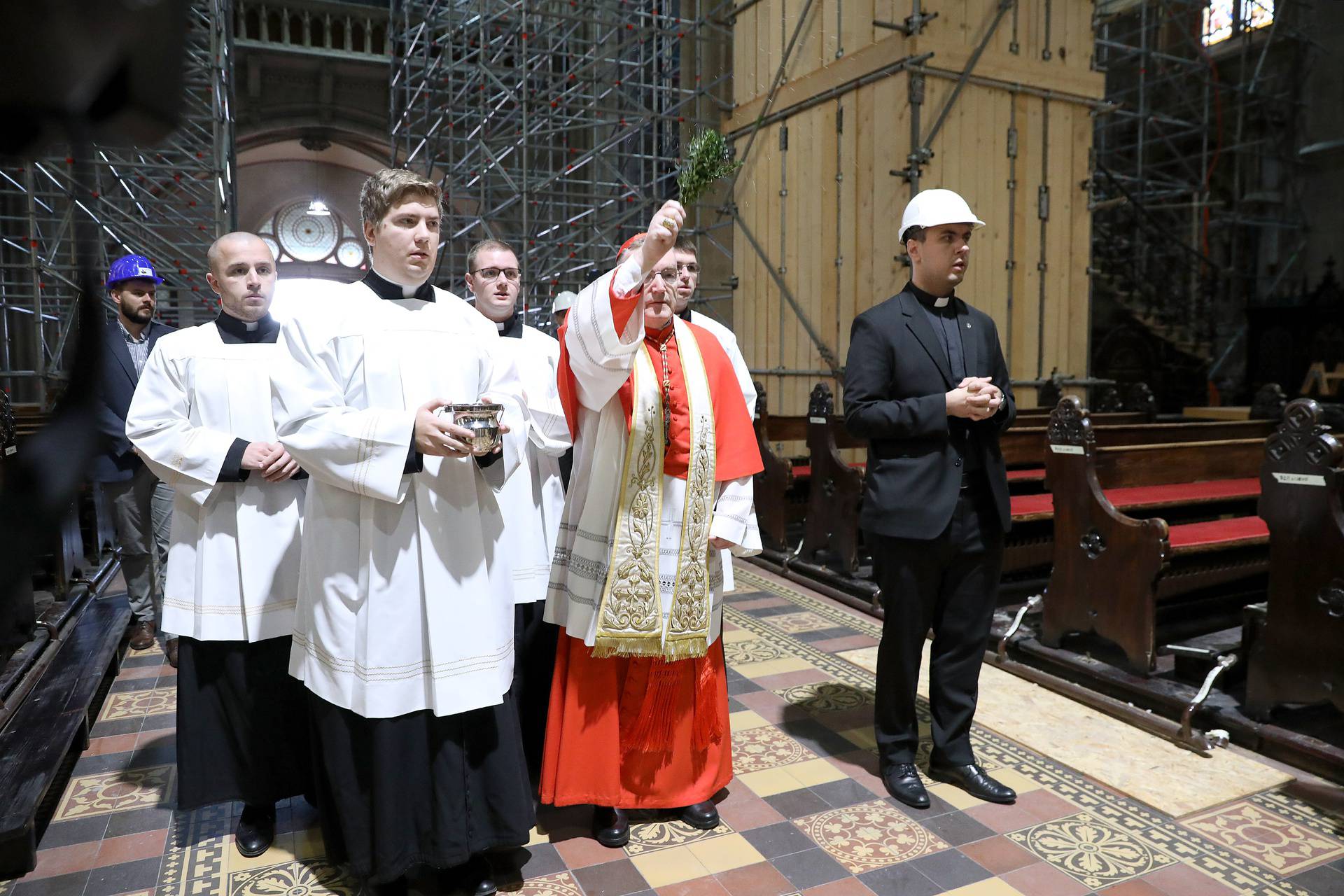 Zagreb: Nadbiskup Bozanić blagoslovio početak radova na obnovi kompleksa katedrale