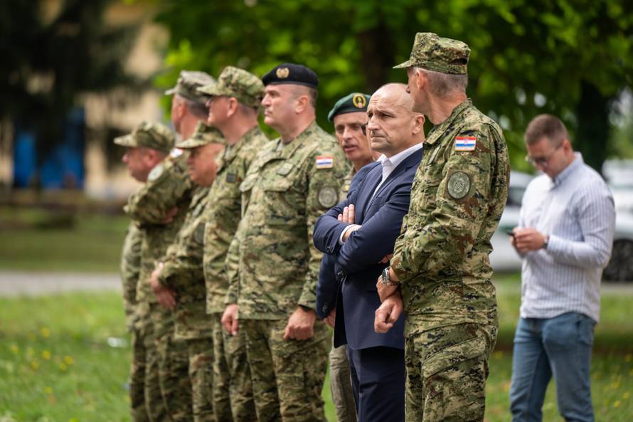 Velika Gorica: Ivan Anušić i Tihomir Kundid obišli pripadnike pjesackih postroja Hrvatske vojske