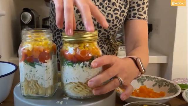 Prijedlog što pripremiti za izlet: Salata od tjestenine u staklenki