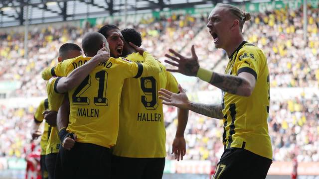 Bundesliga - FC Augsburg v Borussia Dortmund