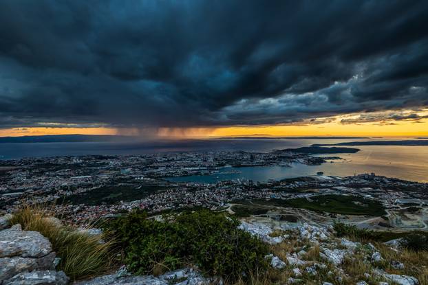 Kozjak: Zalazak sunca promatran sa vrha Sv. Jure 