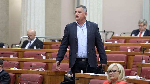Zagreb: Miro Bulj u sabornicu donio vreÄu punu smeÄa