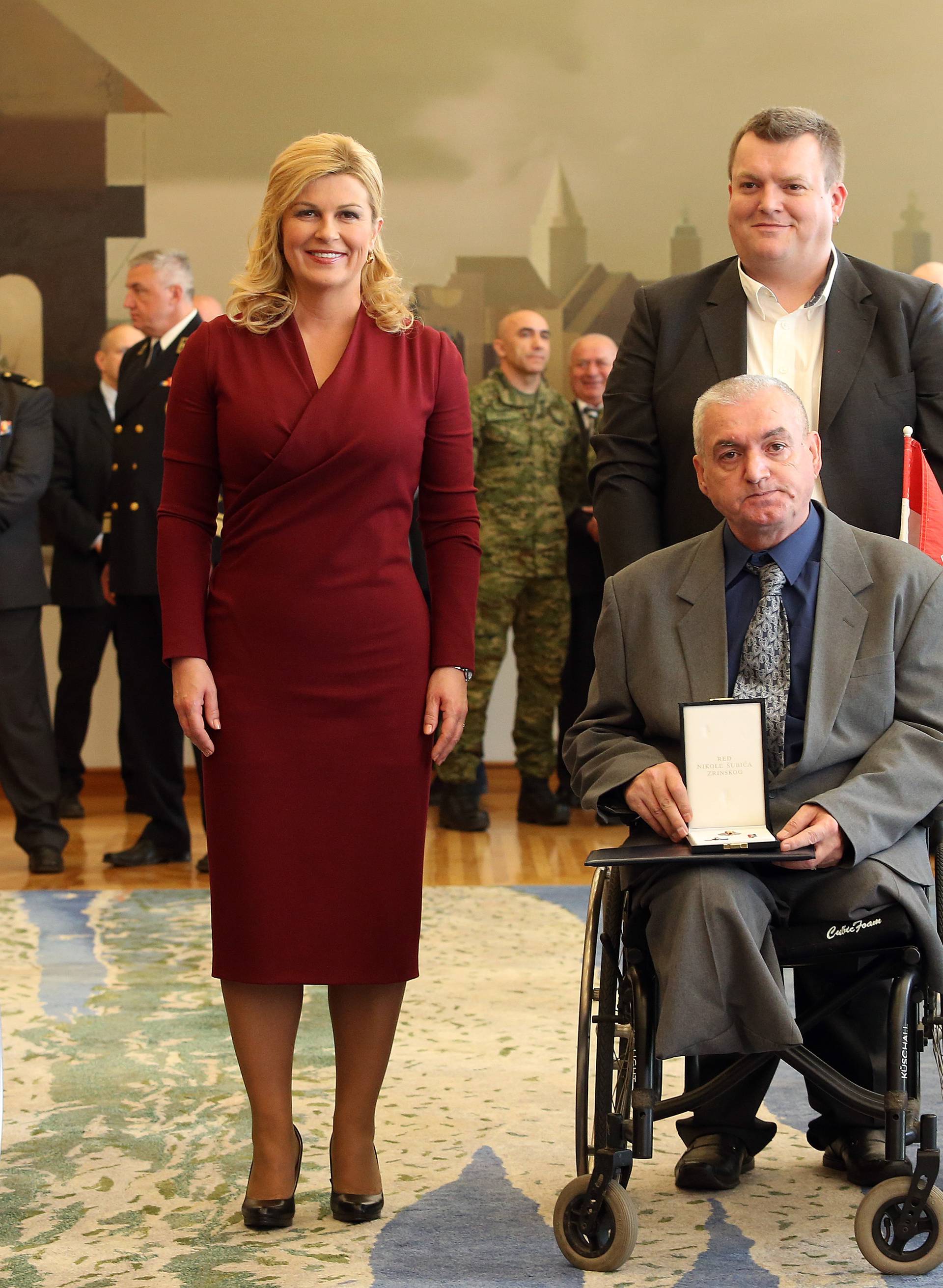 Kolinda odlikovala 1. hrvatski gardijski zdrug i Bojnu Zrinski