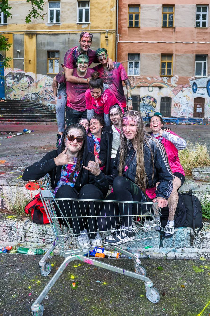 Pulski srednjoškolci slave kraj škole