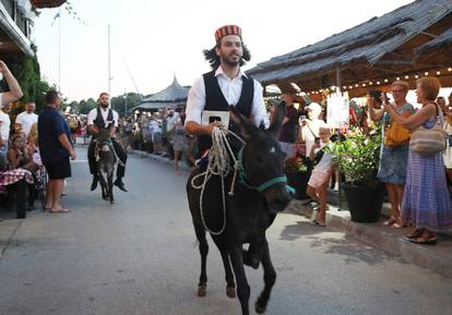 U Tribunju održana 55. tradicionalna utka magaraca