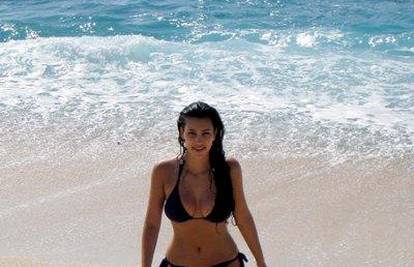 Kim Kardashian na plaži pokazala tijelo u bikiniju 