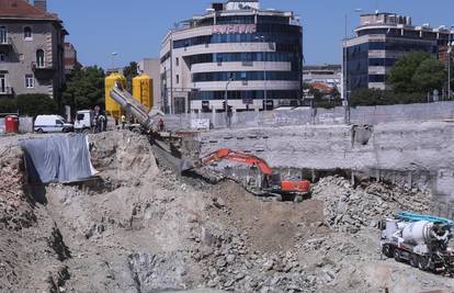 FOTO Ispod žile kucavice grada Splita otvorila se golema rupa