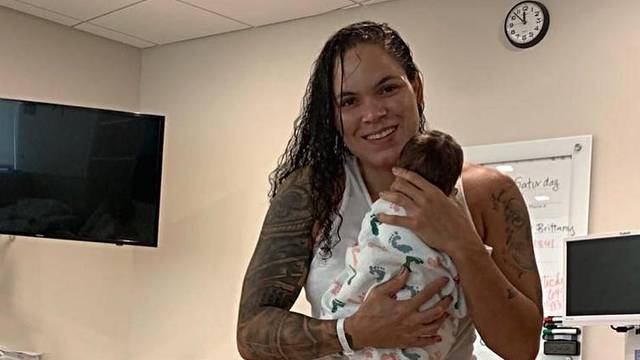 UFC lezbijski par dobio dijete: Amanda Nunes postala majka