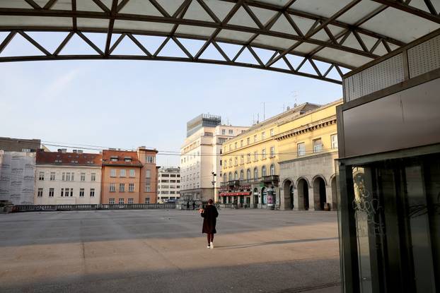 Zagreb: Pet mjeseci nakon zatvaranja obnova tržnice Dolac još nije počela, a ne zna se ni kada će