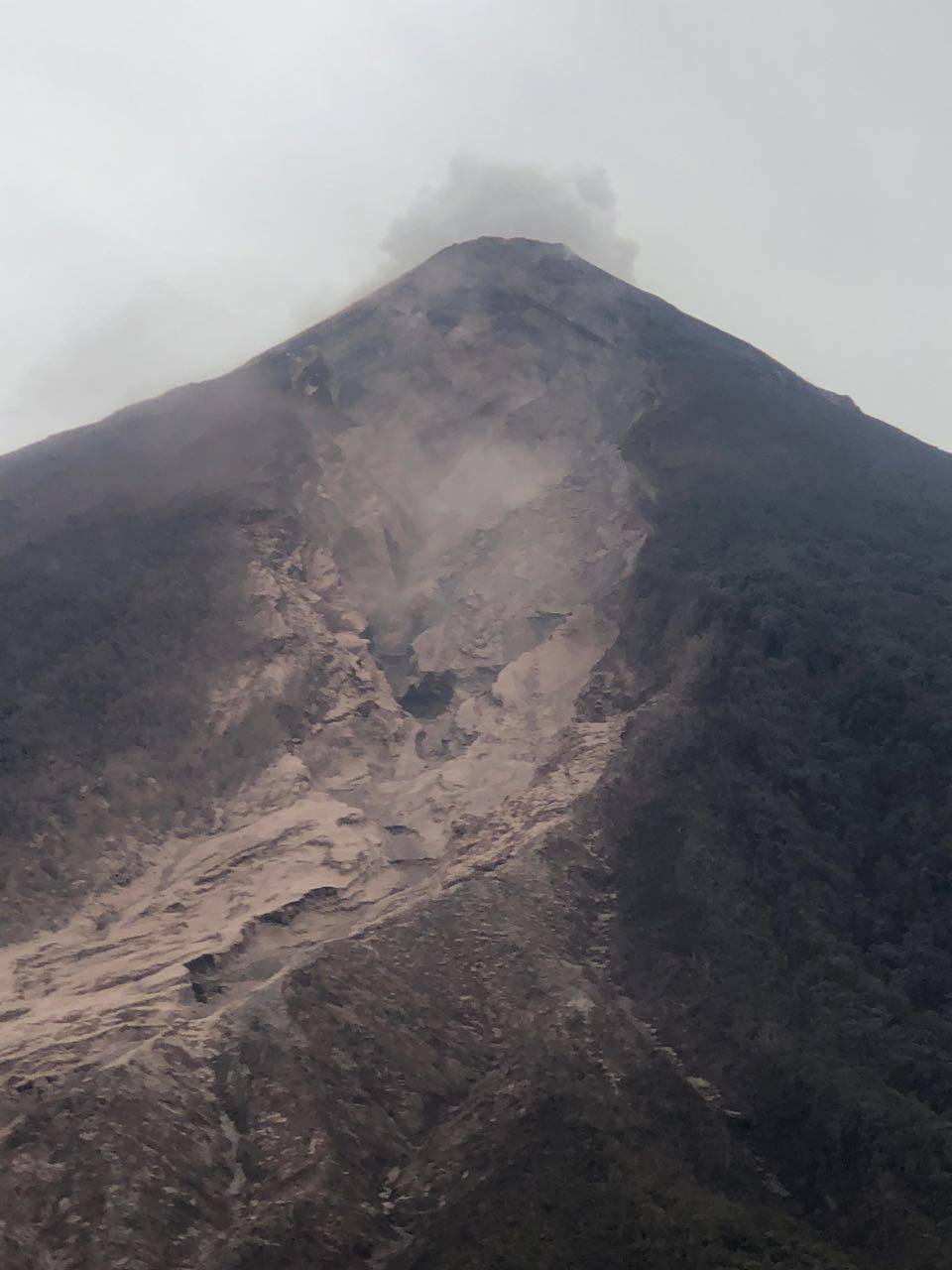 Hrvat iz Gvatemale: Ako padne kiša, pepeo će postati cement
