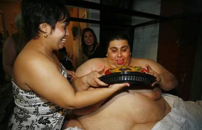 Najdeblji čovjek proslavio rođendan uz dijetalnu tortu