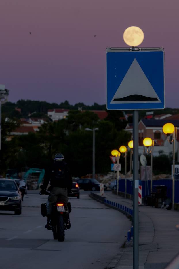 Zadar: Izlazak punog mjeseca