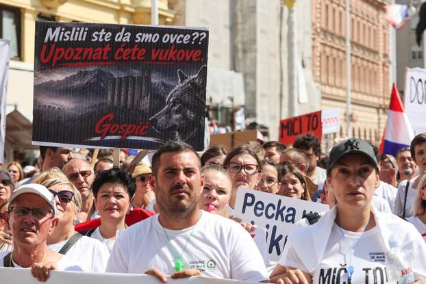 Glavni trg u Zagrebu prepun prosvjednika zbog opasnog otpada u Lici