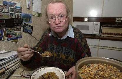 Preminuo Nizozemac (65) koji je jeo hranu za ptice 