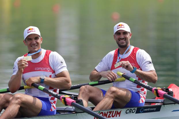 Zagreb: Braća Sinković  osvojili su  zlatnu medalju u dvojcu na pariće na Svjetskom veslačkom kupu